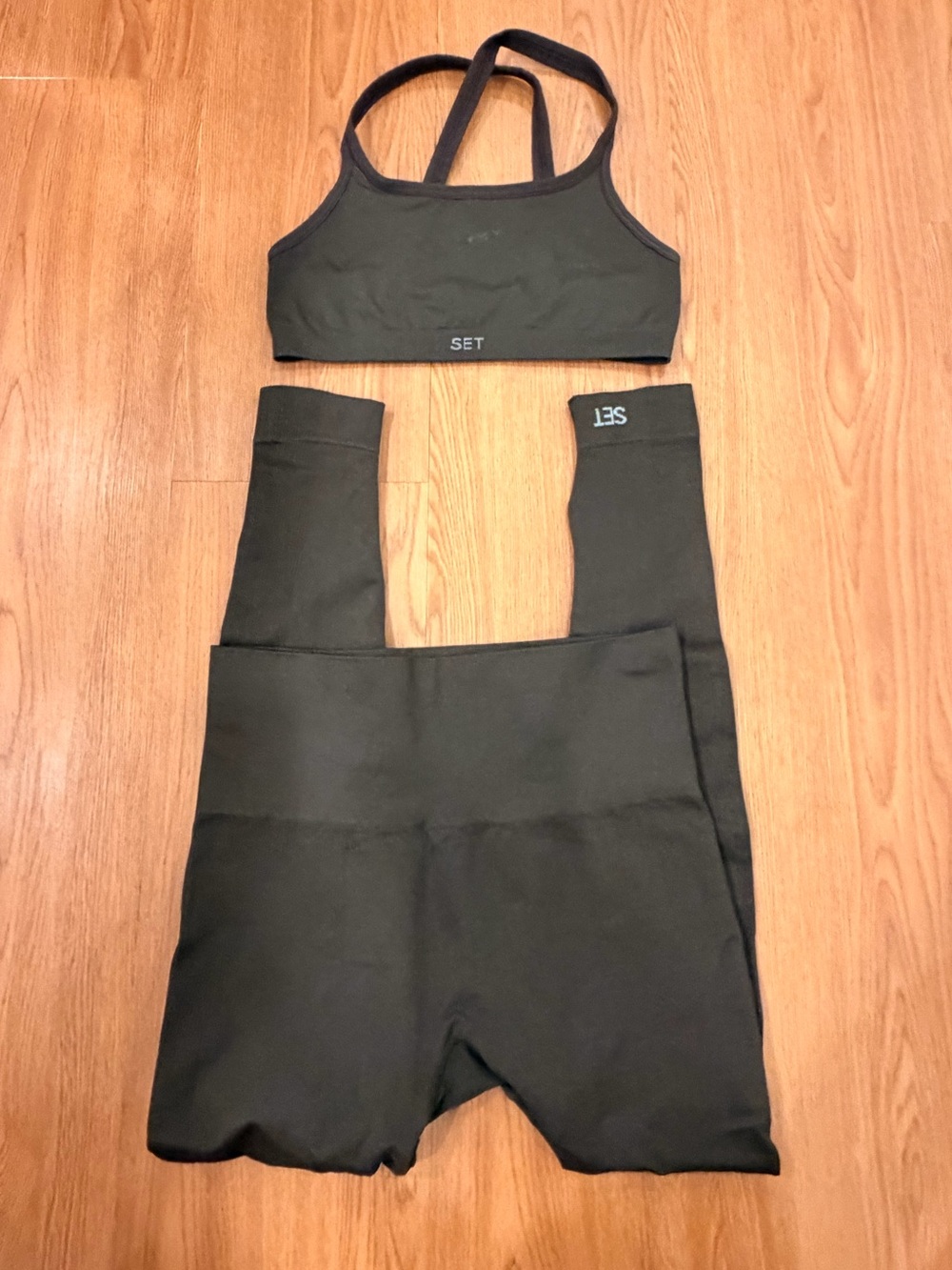 SET Seamless Sports Bra & High-Waist Leggings in espresso